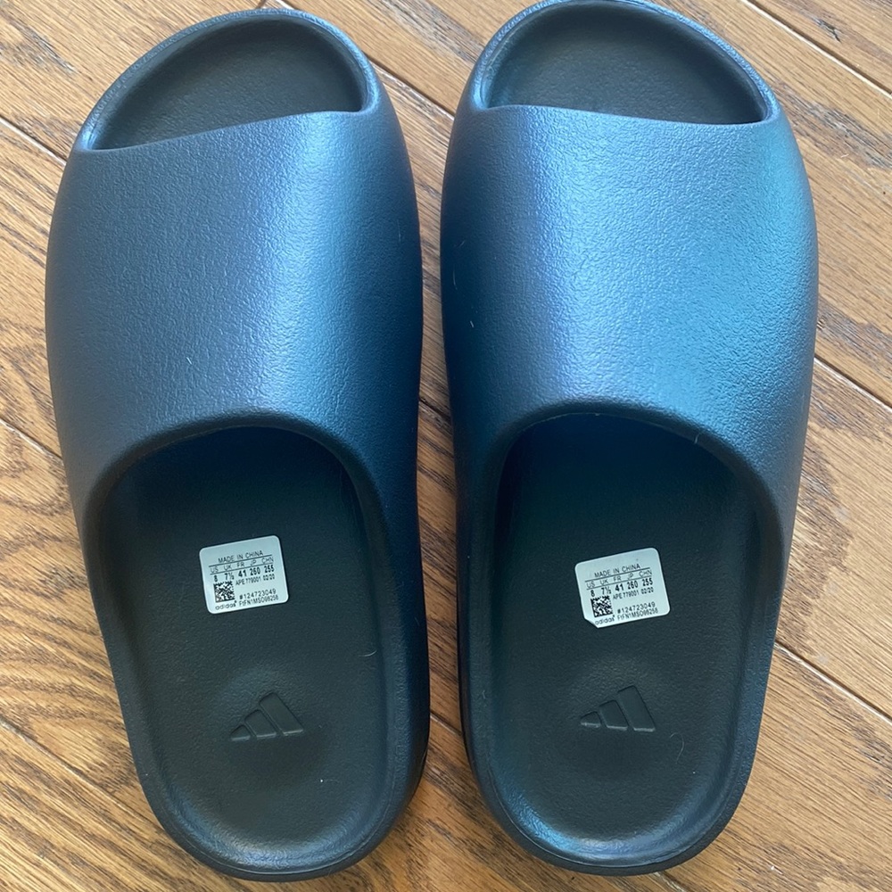NWOB Yeezy Slides US Mens 8 Onyx